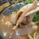 無鉄砲 総本店 - 薄切りチャーシューは、スープによく調和して旨い