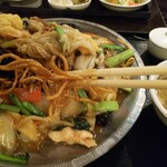 味の中華 羽衣 - 「什錦炸麺（￥1,100税込）」揚げ太麺アップ