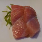 そば処 楽一 - 本鮪トロのアップ。
