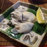 そば処 楽一 - 牡蠣の陶板蒸し（生提供）。