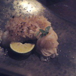 六雁 - 鱗を揚げた尼鯛の炭火焼き