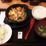 Youmeiu Hommenji Mifan - 土鍋焼鶏定食こと黄燜鶏米飯