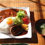 はっぽうや - ハンバーグ & カレーライス（目玉焼き）ランチ