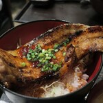 sanrikuminatomachisakabasakanayataishou - ・「男の厚切り豚バラカルビ丼 200g(¥850)」のアップ。