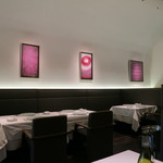 ア・ニュ ルトゥルヴェ・ヴー - 綺麗な店内　(2012/03)