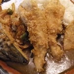 天丼 元亀 - 鶏のささみ天ぷらが３本も乗ったボリューミーなカレーライスでーっす