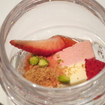 ア・ニュ ルトゥルヴェ・ヴー - 苺とチーズのムース　(2012/03)