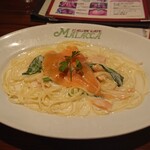 マラッカ - スモークサーモンとほうれん草のパスタ