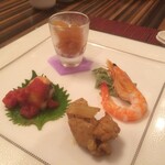 中国レストラン 桃花林 - クラゲ、海老と山クラゲ、鶏のカレー煮？とあと１つ…