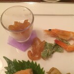 中国レストラン 桃花林 - クラゲと山クラゲが同じ皿に並びました。