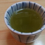Shima da - お茶。寿司屋のごとき濃さ。
                        