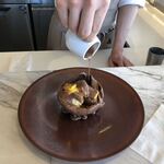 ピエール・エルメ・パリ - みるみる溶けていきます。