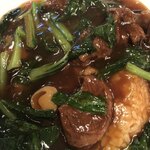 リトル泰興楼 Fei店 - 牛バラ飯アップ。肉質も良い◎。