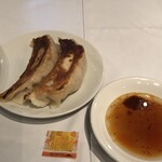 リトル泰興楼 - 酢醤油を作り、テーブルの辛子も少し使おう。