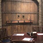 リトル泰興楼 - 内観は手が込んでるかも、電柱もあった。