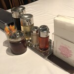 リトル泰興楼 - テーブルの上の。