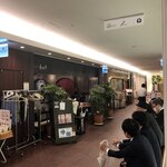 リトル泰興楼 - 帰り際am11:35〜40このお店だけ大行列！11人位ならんでる。