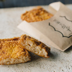 博多屋 - 宮島でがんす/ふっくらアツアツ、サクサクの衣の中身はクリーミーな魚のすり身