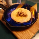 TantoTango - カマンベールをファイヤーして甘いソースかけて食べます