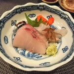 四季ごはん 晴れ間。 - 刺身(ブリ、しめ鯖、マツカワカレイ)