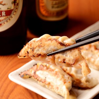 【名物２】黒豚100％の自家製餃子