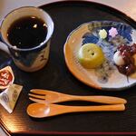 レストラン＆ミュージアムショップ　ムエール - 白玉団子にあずき、饅頭、金平糖。メニューに書いてあったんだけど、織田信長は下戸で甘党だったそう。団子や砂糖菓子が好きで、ポルトガルの宣教師が献上した金平糖をとても気に入ってたんだって。