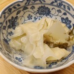 炙庵 とやま鮨 - お通しのガリ