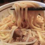 Misoyaringodou - クセの有るスープを食べさせる為か、おとなしめの麺。