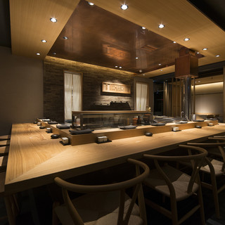 上質で落ち着いた店内。大切な方との食事に最適です。