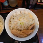 ラーメン パワースポット - 上から❗うずら登場(笑)   実は生姜がある