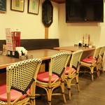 銀次郎 - 店内奥のテーブル席です。