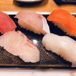 Sabou Kirameki - お寿司　　シャリ大きめです
      中トロ、ブリ、サーモン
      鯛、イカ