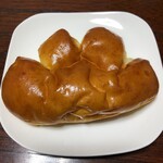 ブーランジェリー カワ - クリームパン 140円