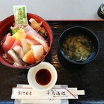 食事処 千鳥海館本館 - 海鮮ちらし寿司