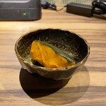 天ぷらとおでん 個室居酒屋 天串 - お通し(かぼちゃの煮物)