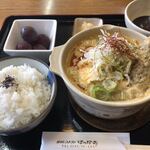 道のレストランはっぽう - 坦々豆腐鍋定食¥750