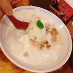 中国茶房８ - 世界一美味しい！（らしい）杏仁豆腐