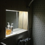 海石榴 - 洗面所の向かいには、シャワーブース