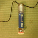 海石榴 - 枕元に懐中電灯が