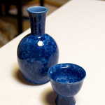 料亭 能登新 - 燗酒「大洋盛・紫雲」普通酒（1合￥550）。新潟らしい淡麗辛口、温かい鮭料理との相性は抜群！