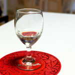 料亭 能登新 - 乾杯用の一杯はコース料金に含まれる。なんと「〆張鶴」大吟醸！