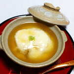 料亭 能登新 - 鮭のみぞれ蒸し。鮭の身を山芋と一緒にすり下ろした蒸し物、いかにも料亭らしい一品