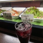 ボデゴン・ノゲ - 自家製赤グリア500円。ケース内にはすぐ提供出来るアテ