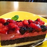 COFFEE&BAR Bontain - ベリーのケーキ♬