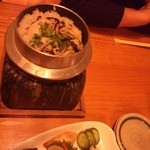 旬魚処 海蔵 - 牡蠣の釜飯とセットの漬物