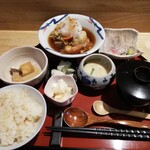 Shimotani - 盛りだくさんの昼の和定食は1100円