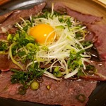 全席個室 居酒屋 九州料理 かこみ庵 - 牛の炙りユッケ