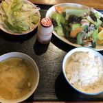 香満楼 - 青菜と豚肉とキノコ炒め定食@680円