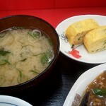 栄飯店 - 味噌汁に玉子焼きのお味は普通