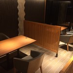 Kaishoku Uosada - 落ち着いた雰囲気のテーブル椅子席